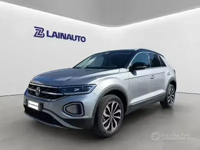 Käytetty VW T-Roc Style 150 HP (110 kW) 2023 Harmaa Katumaasturi