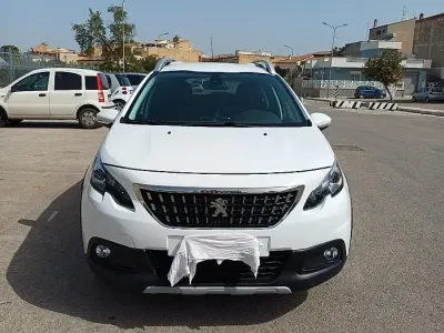 Usata Peugeot 2008 Allure 99 CV (72 kW) 2016 Bianco SUV