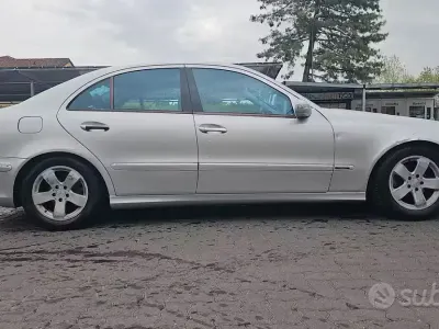 Usata Mercedes E270 Avantgarde 177 CV (130 kW) 2002 Grigio Berlina
