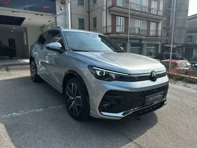 Usata VW Tiguan R-line 150 CV (110 kW) 2026 F0f0 grigio dolomite met. SUV