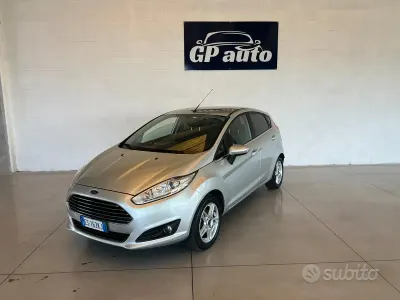 Usata Ford Fiesta Titanium 80 CV (58 kW) 2013 Grigio Berlina
