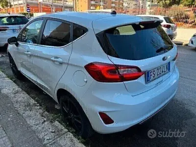 Usata Ford Fiesta Vignale 100 CV (73 kW) 2018 Bianco Utilitaria