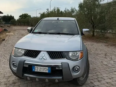 Usata Mitsubishi L200 136 CV (100 kW) 2006 Grigio Pick-up