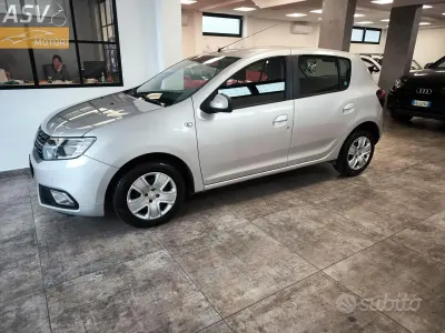 Usata Dacia Sandero Essentiel 90 CV (66 kW) 2018 Grigio Berlina