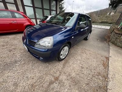 Usata Renault Clio II Dynamique 58 CV (42 kW) 2004 Blu Berlina