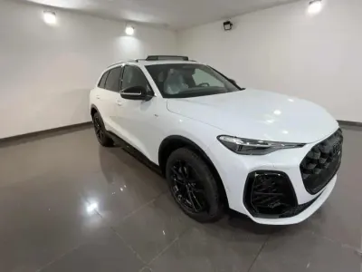 Nuova Audi Q5 S-Line 204 CV (150 kW) 2026 White gletscher SUV