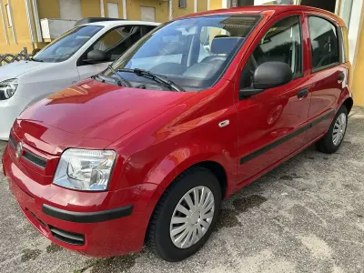 Begagnad Fiat Panda Dynamic 69 HK (50 kW) 2011 Röd Halvkombi
