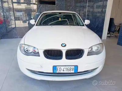 Usata BMW 116 122 CV (89 kW) 2010 Bianco Utilitaria