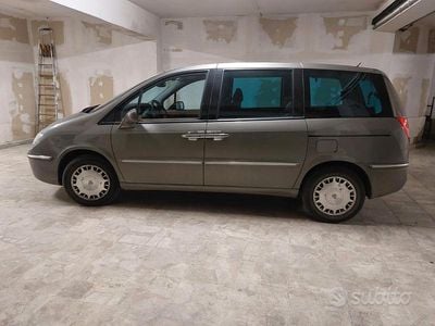 Usata Lancia Phedra 128 CV (94 kW) 2005 Marrone Monovolume