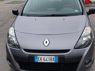 Usata Renault Clio II Dynamique 75 CV (55 kW) 2011 Grigio Berlina