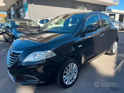 Usata Lancia Ypsilon Silver 69 CV (50 kW) 2015 Nero Utilitaria