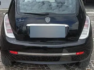 Begagnad Lancia Ypsilon 60 HK (44 kW) 2010 Svart Halvkombi