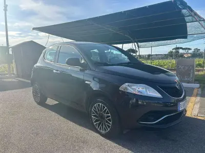 Usata Lancia Ypsilon Gold 95 CV (69 kW) 2016 Utilitaria