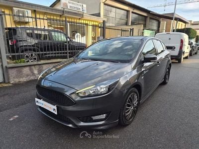 Usata Ford Focus ST-Line 120 CV (88 kW) 2017 Grigio Berlina