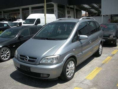 Usata Opel Zafira 101 CV (74 kW) 2004 Gray Monovolume