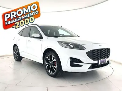 Usata Ford Kuga ST-Line X 152 CV (111 kW) 2023 Bianco pastello SUV