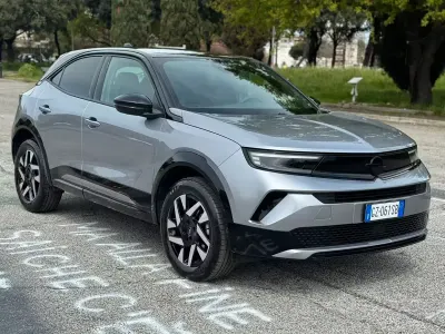 Usata Opel Mokka GS Line 131 CV (96 kW) 2025 Grigio SUV