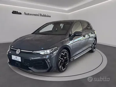 Usata VW Golf VIII R-line Plus 150 CV (110 kW) 2024 Dolphin grey Berlina