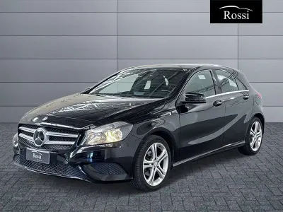 Usata Mercedes A180 109 CV (80 kW) 2014 Nero metallizzato Utilitaria