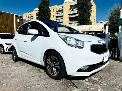 Usata Kia Venga 90 CV (66 kW) 2016 Bianco Utilitaria
