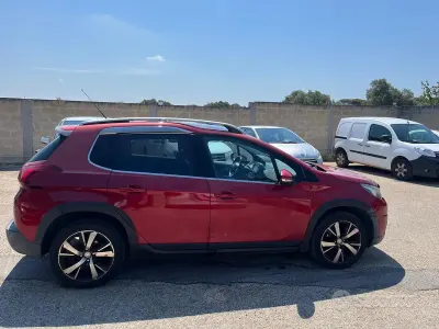 Usata Peugeot 2008 GT-line 120 CV (88 kW) 2016 Rosso SUV