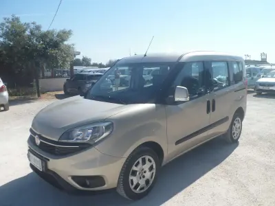 Usata Fiat Doblò 105 CV (77 kW) 2017 Oro Monovolume