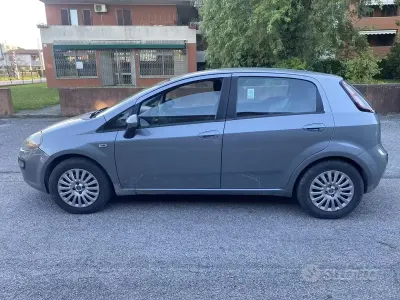 Usata Fiat Punto 75 CV (55 kW) 2011 Grigio Utilitaria