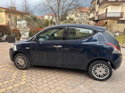 Usata Lancia Ypsilon 69 CV (50 kW) 2017 Blu Utilitaria