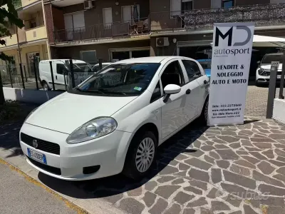 Usata Fiat Grande Punto 69 CV (50 kW) 2013 Bianco Utilitaria