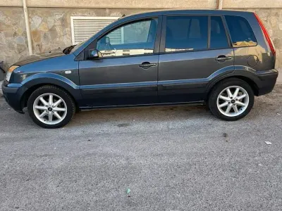 Usata Ford Fusion 90 CV (66 kW) 2006 Bluazzurro Utilitaria
