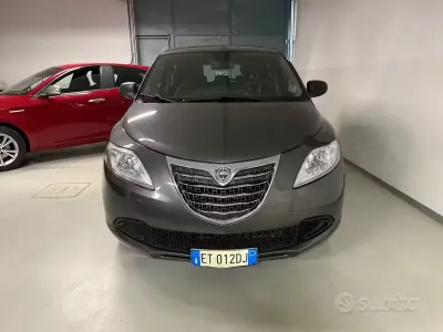 Begagnad Lancia Ypsilon Silver 69 HK (50 kW) 2013 Grå Halvkombi