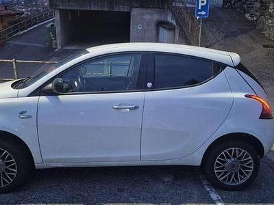 Usata Lancia Ypsilon Silver 80 CV (58 kW) 2013 Bianco Utilitaria