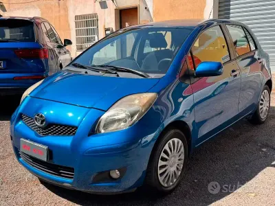 Usata Toyota Yaris Sol 69 CV (50 kW) 2011 Blu Utilitaria