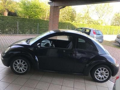 Usata VW New Beetle 75 CV (55 kW) 2005 Nero Utilitaria