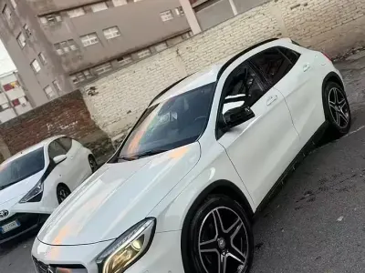 Usata Mercedes GLA200 Premium 136 CV (100 kW) 2015 Bianco SUV