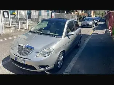 Usata Lancia Ypsilon 60 CV (44 kW) 2004 Grigio Utilitaria