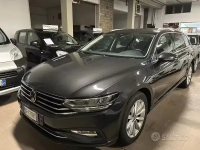 Usata VW Passat 122 CV (89 kW) 2021 Grigio Station wagon