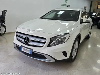 Usata Mercedes GLA180 135 CV (99 kW) 2016 Bianco SUV