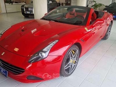 Usata Ferrari California 560 CV (411 kW) 2015 Rosso Cabrio
