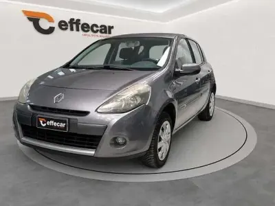 Usata Renault Clio II Luxe 75 CV (55 kW) 2010 Grigio Berlina