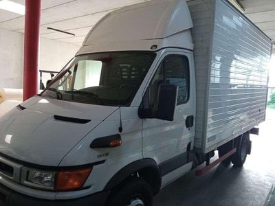 Usata Iveco Daily 107 CV (78 kW) 2004 Bianco Furgone