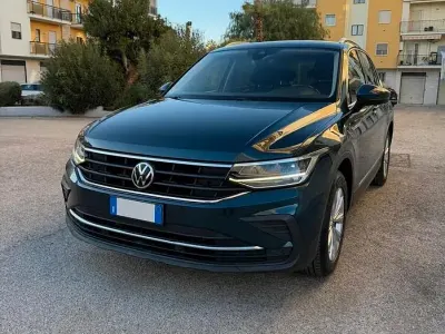 Usata VW Tiguan Life 150 CV (110 kW) 2021 Verde SUV