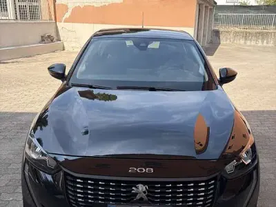 Usata Peugeot 208 Allure 101 CV (74 kW) 2022 Utilitaria