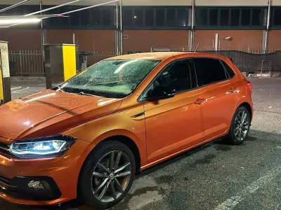 Usata VW Polo R-line 116 CV (85 kW) 2018 Arancione Utilitaria