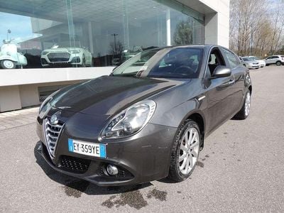 Usata Alfa Romeo Giulietta Distinctive 120 CV (88 kW) 2015 Grigio Utilitaria