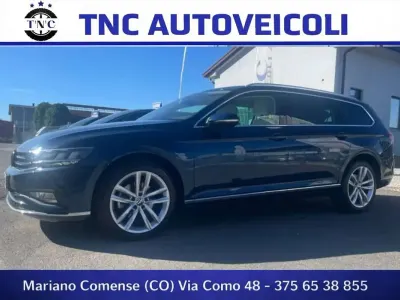 Usata VW Passat Executive 200 CV (147 kW) 2022 Blu/azzurro Station wagon