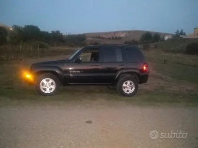 Usata Jeep Cherokee 116 CV (85 kW) 2003 Nero SUV