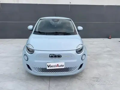 Second-hand Fiat 500e La Prima 42 kW (58 CP) 2020 Albastru Berlinǎ