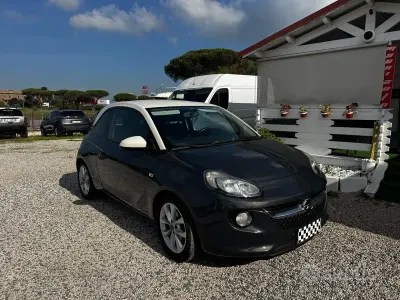 Usado Opel Adam 70 CV (51 kW) 2015 Negro Utilitario