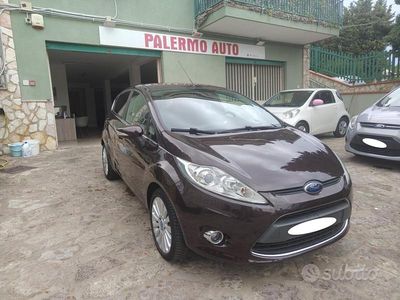 Usata Ford Fiesta Titanium 95 CV (69 kW) 2010 Marrone Berlina